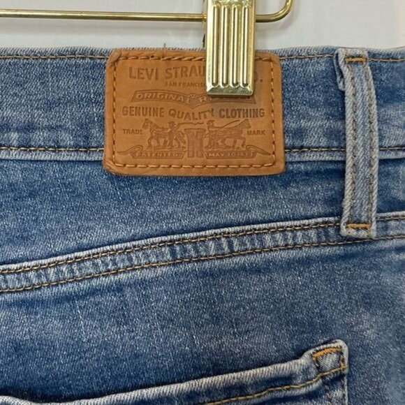 Levis 724 High Rise Straight Crop Jeans Indigo Pixel Medium Wash Size 32 - Picture 10 of 16